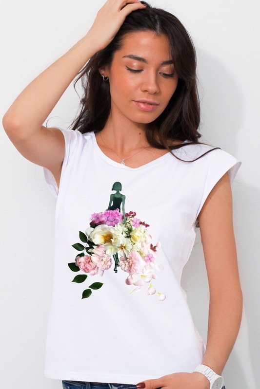 Белая женская футболка с цветочным принтом